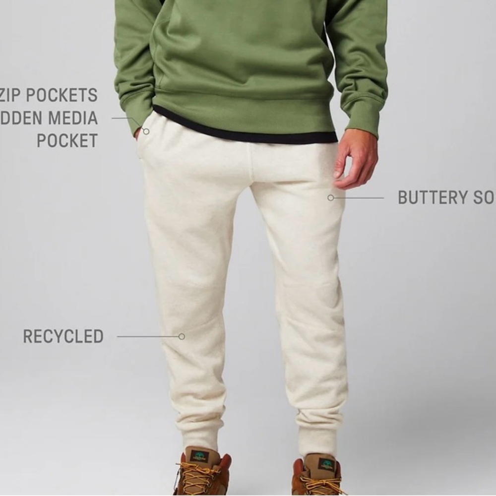 Fabletics The Go-To Jogger Men's Cream Sweatpants